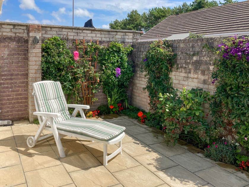 Courtyard | Gwynt y Môr, Tywyn