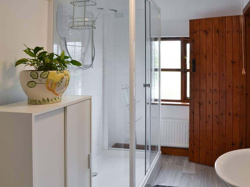 Bathroom with separate shower | Bruce’s Cottage, Whitecross, near Marazion