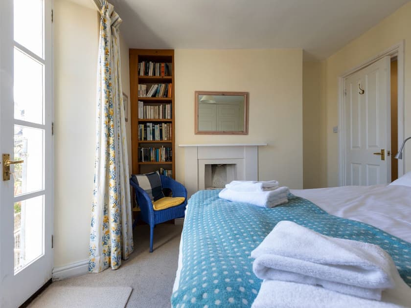 Light and airy double bedroom | Courtenay Street 5, Salcombe