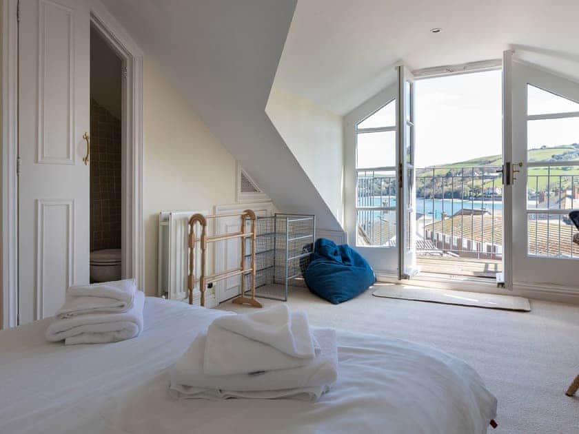 Light and airy double bedroom with balcony and estuary view | Courtenay Street 5, Salcombe