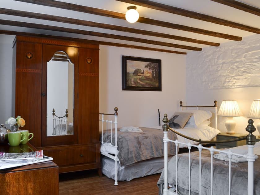 Twin bedroom | The Old Coach House - Cranford and The Coach House Cottages, Cranford, near Clovelly