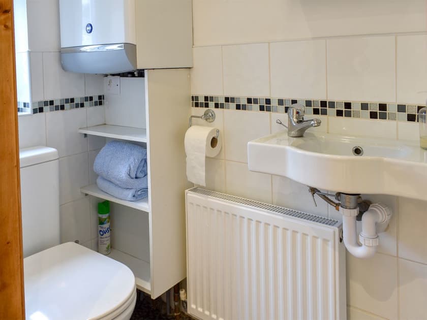 Shower room | Bay Cottage, Par, near St Austell