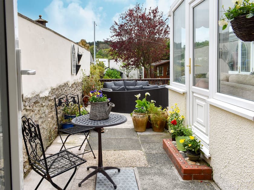 Sitting-out-area | Bay Cottage, Par, near St Austell