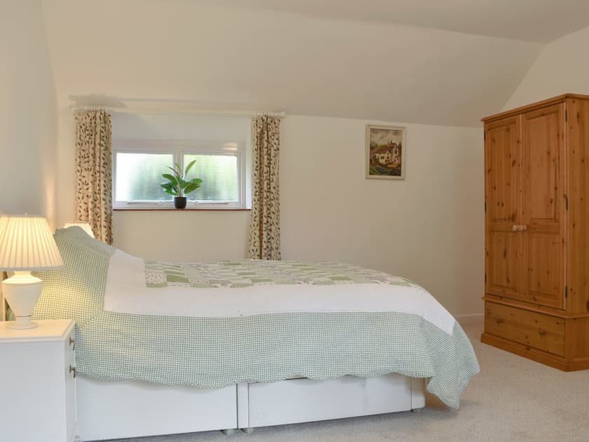 Attractive double bedroom | Elm Cottage, St Lawrence