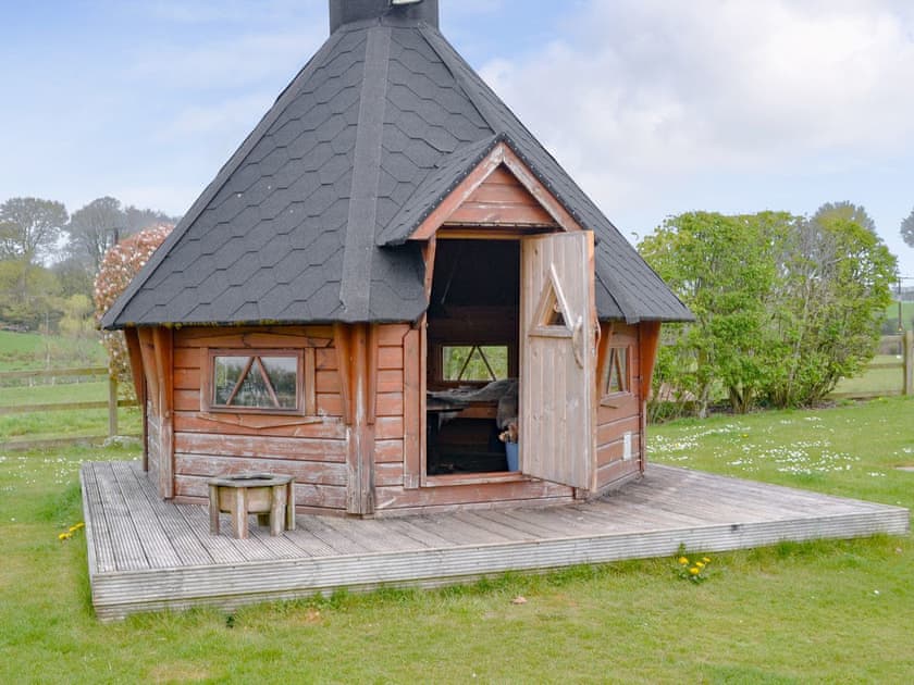 BBQ Hut | Kinnelhook Holiday Cottage, Lochmaben, near Lockerbie