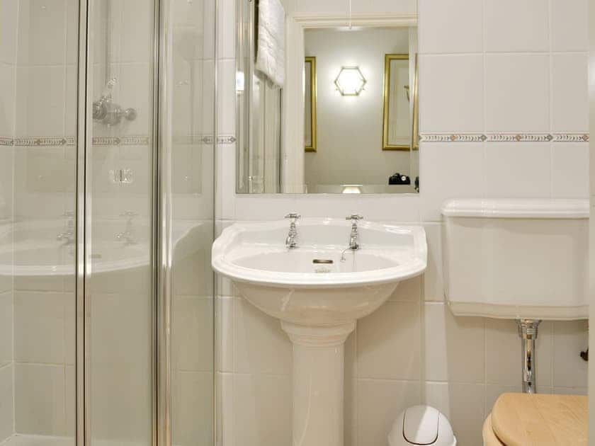 Shower room | Dol Y Clochydd, Llanfachreth, near Dolgellau