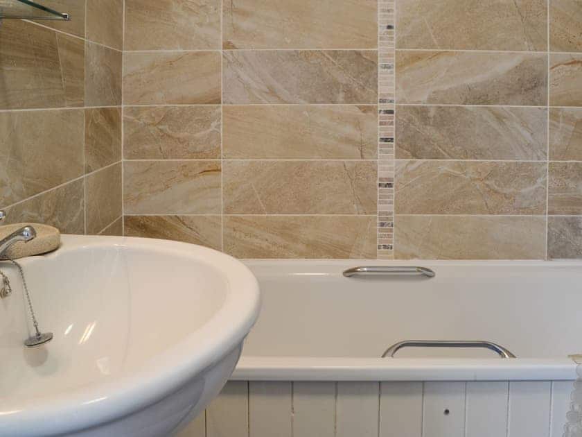 Bathroom | Powis Castle View, Forden, near Welshpool