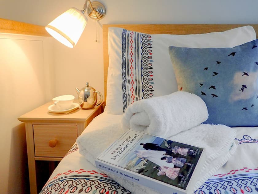 Double bedroom | Heale Cottage, Littleham, near Bideford