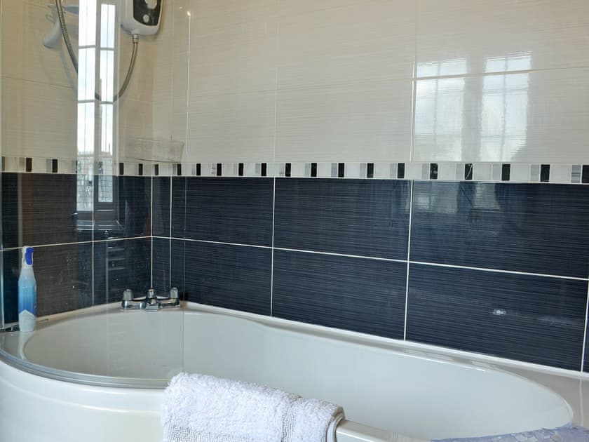 Generous sized bathroom | Old Mill Cottage, Cemaes Bay