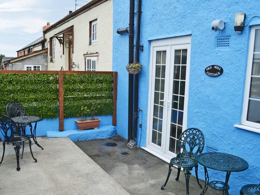 Relaxing sitting-out-area | Old Mill Cottage, Cemaes Bay