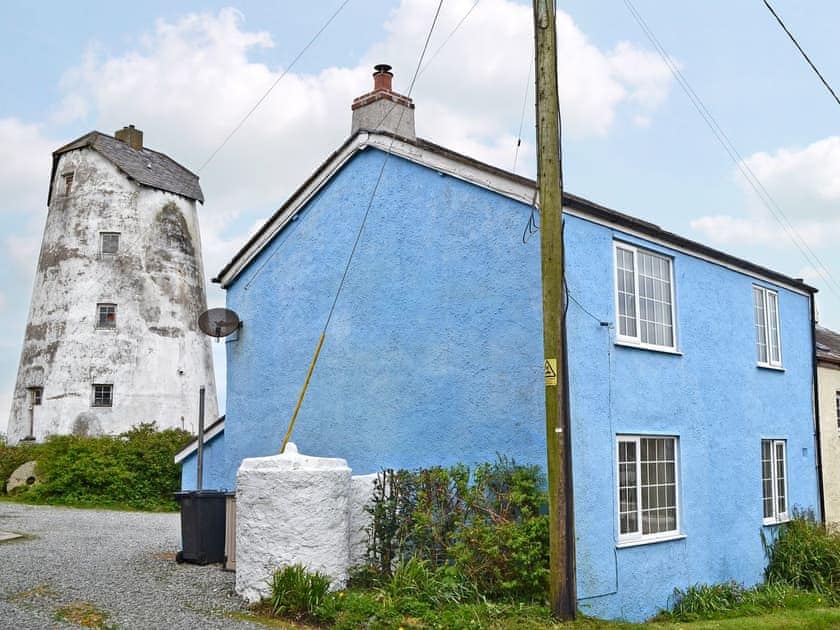 Wonderful holiday home | Old Mill Cottage, Cemaes Bay