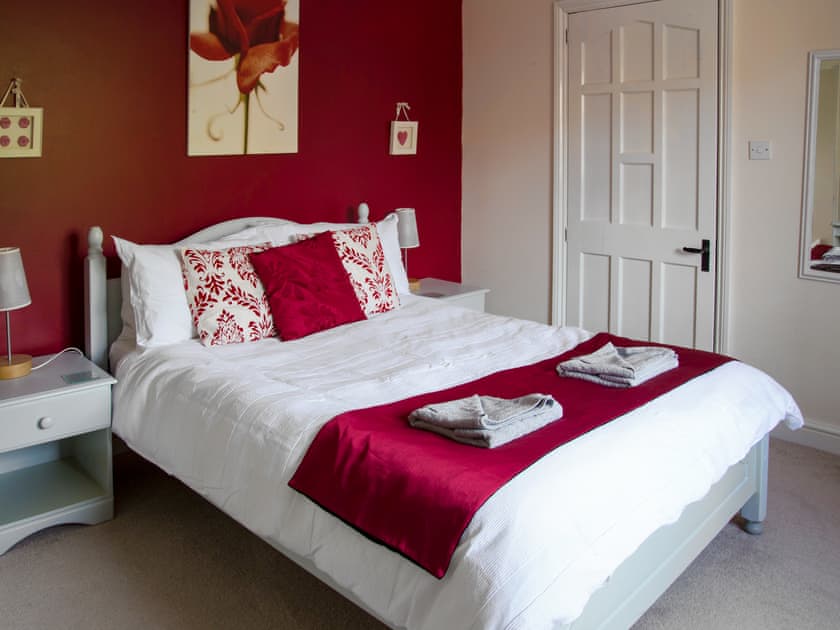 Relaxing double bedroom | Ash Cottage - Ashtree Court, Addlethorpe