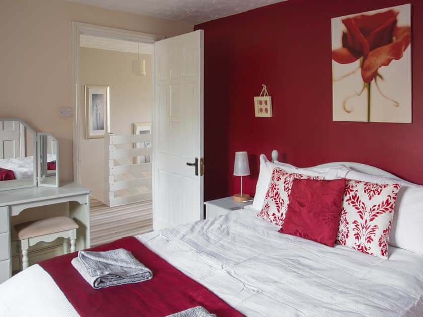 Relaxing double bedroom | Ash Cottage - Ashtree Court, Addlethorpe