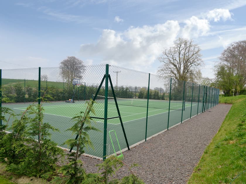 Shared all-weather tennis court | Grieve’s Cottage - Old Montrose, Montrose