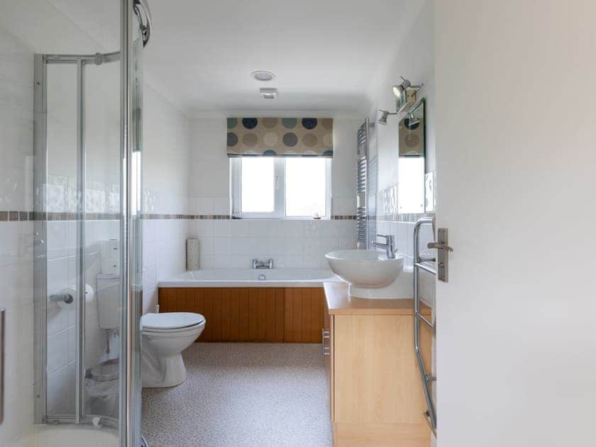 Family bathroom with bath and separate shower cubicle | Bonaventure Close 3, Salcombe