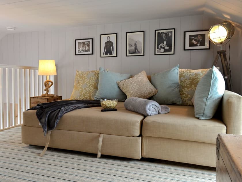 Galleried landing with single sofa bed | Manor Cottage - Grattan Manor Cottages, Bow, near Crediton