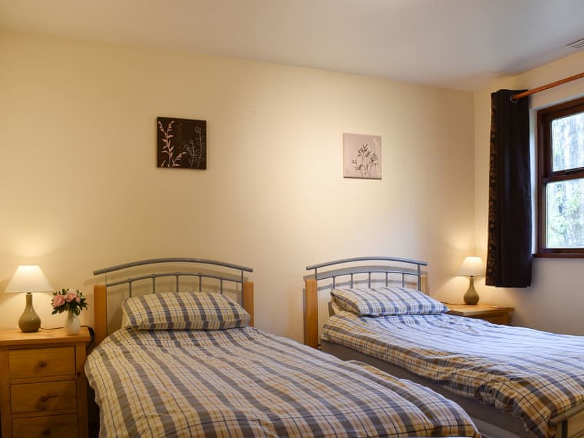 Twin bedroom | Chestnut Lodge - Eversleigh Woodland Lodges, Shadoxhurst, near Ashford