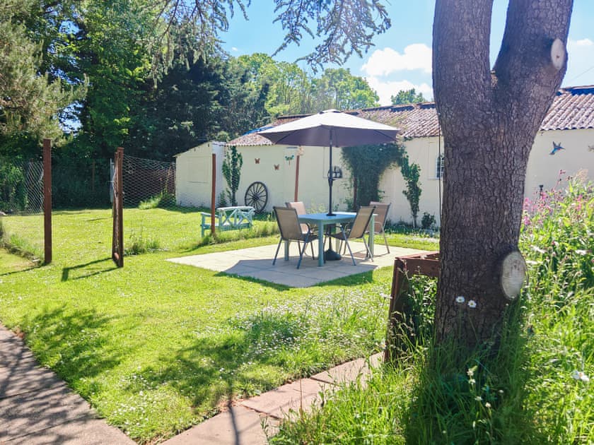 Lovely garden with garden furniture | The Old Engine House - Bridge Farm, Drimpton, near Beaminster