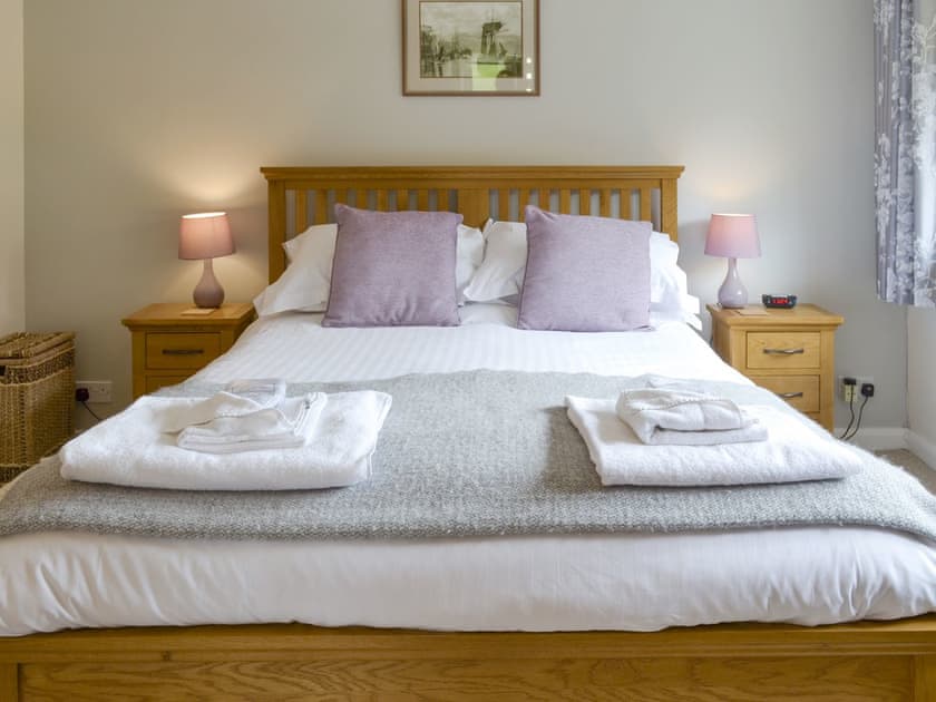 Relaxing en-suite double bedroom | Newstead Cottage, Thornton-le-Dale, near Pickering