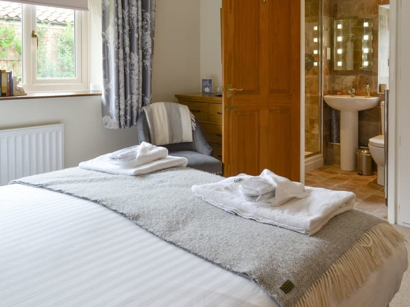 Peaceful en-suite double bedroom | Newstead Cottage, Thornton-le-Dale, near Pickering