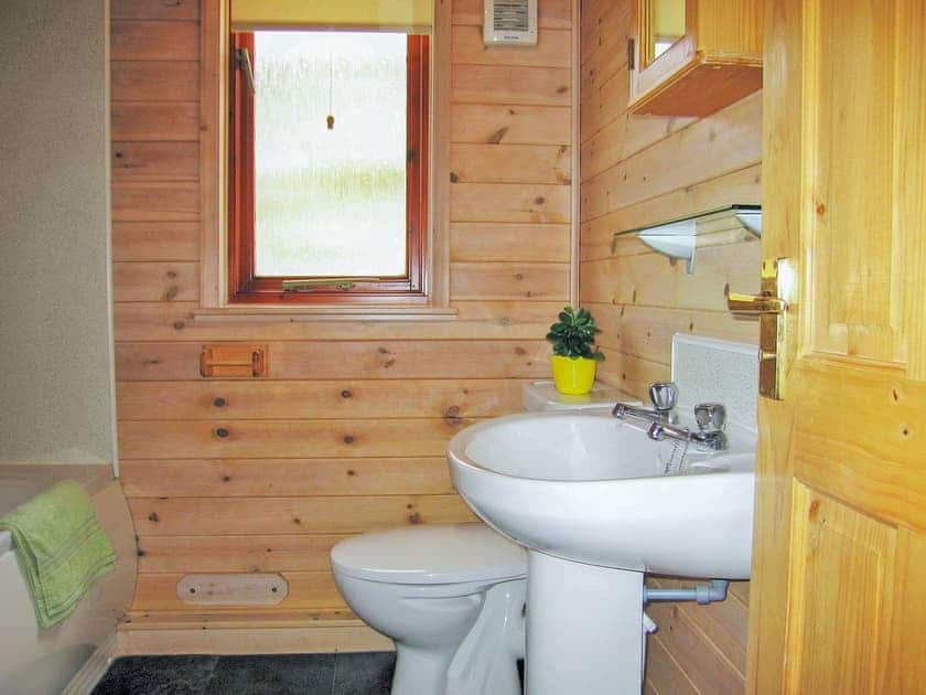 Bathroom | Bothan a’ Bhile, Glen Roy, near Fort William