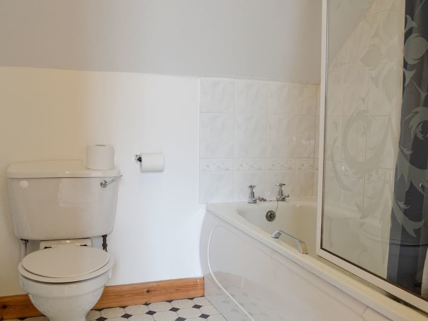Bathroom | Sunset Song - Arbuthnott Estate Cottages, Arbuthnott, near Stonehaven