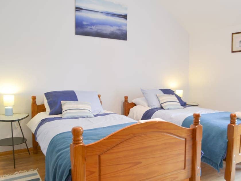 Pretty twin bedroom | Annie’s Cottage, Millom