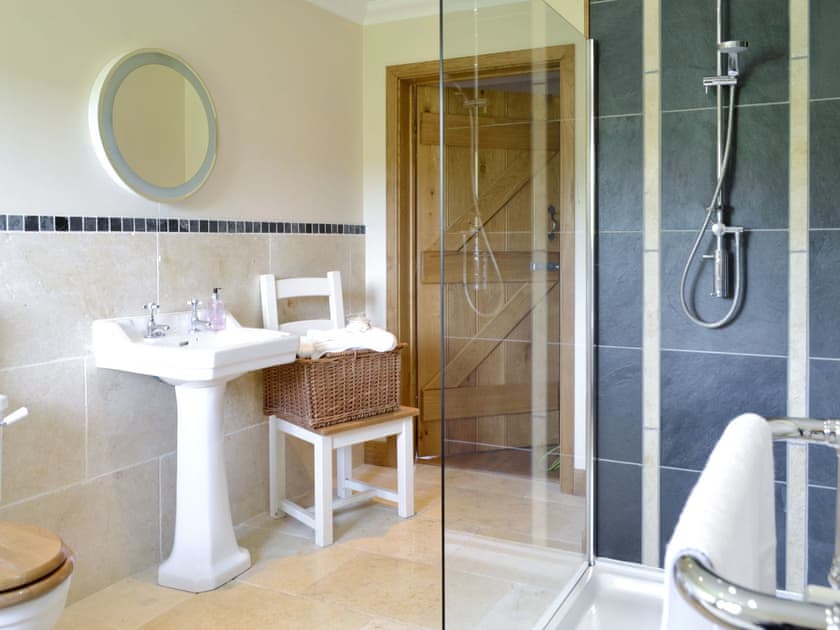 Family bathroom | Maes Y Bryn Farmhouse, Llansadwrn, near Llandeilo