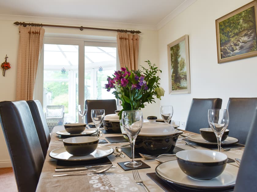 Light and airy dining space | Oak Tree Cottage, Brierley
