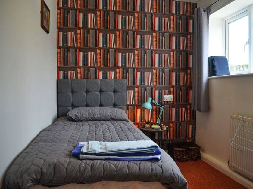 Cosy single bedroom | The Yorkshireman, Ravenscar, near Robin Hoods Bay