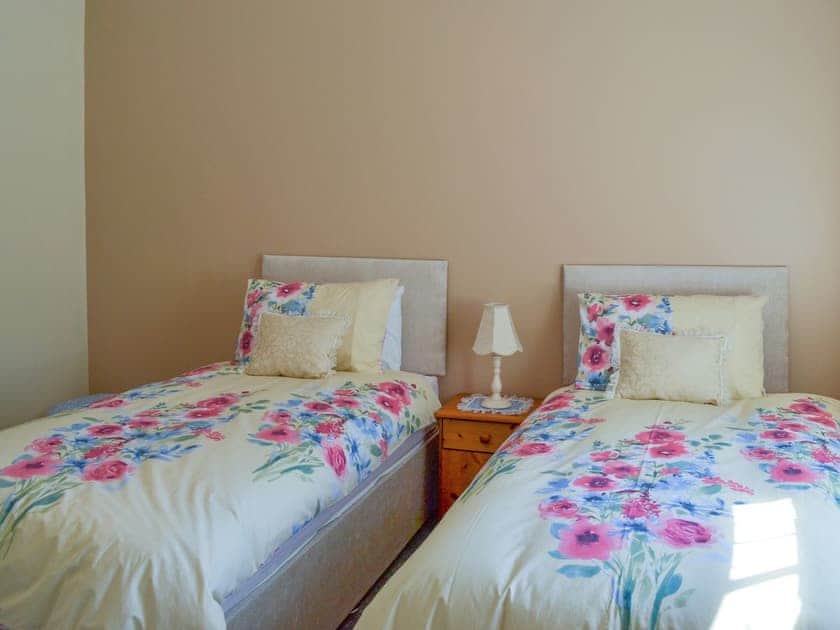 Pretty twin bedded room | Christine Cottage - Freya Cottage & Christine Cottage - Christine Cottage, Flamborough