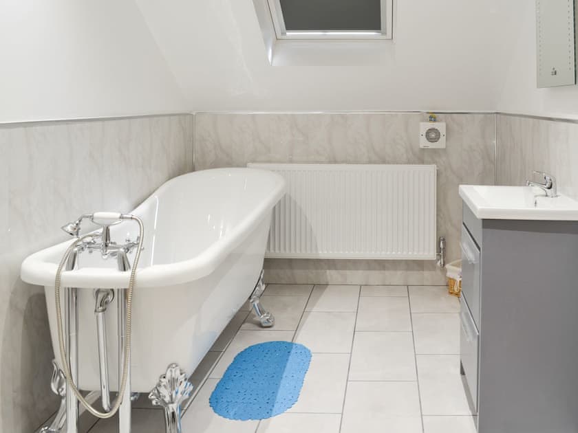 Bathroom with telephone-style shower attachment on the bath | Christine Cottage - Freya Cottage & Christine Cottage - Christine Cottage, Flamborough