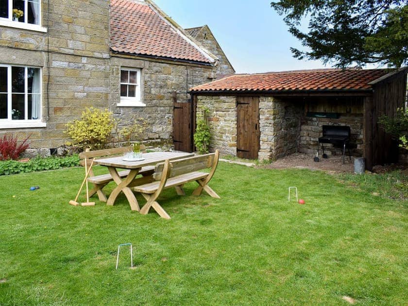 Lawned garden with sitting-out area, garden furniture and BBQ | Tilly’s Cottage, Goathland