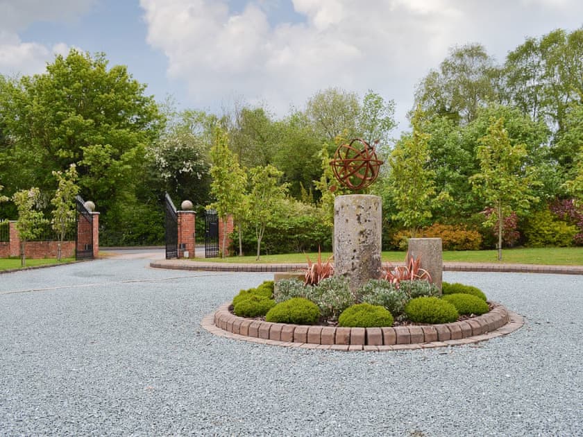 Gravelled forecourt | Willow Lodge, Bubwith, near Selby