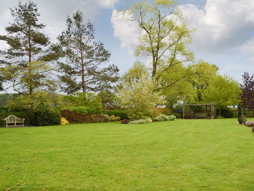 Large lawned garden | Willow Lodge, Bubwith, near Selby