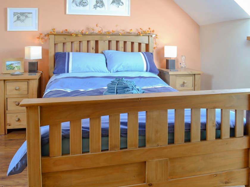 Comfortable double bedroom | Hen Dy Goits, Bodorgan