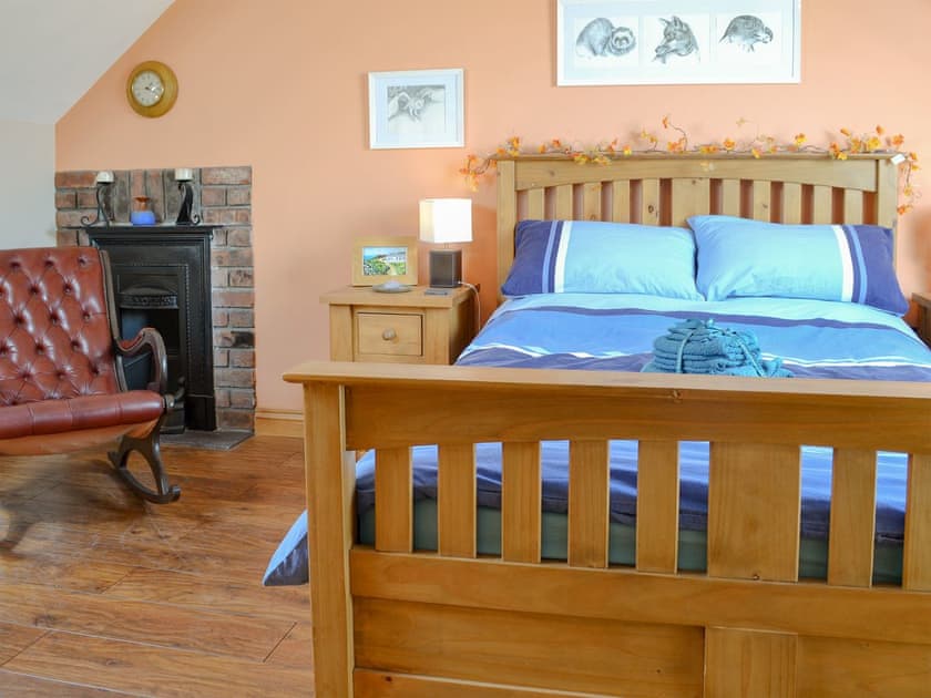 Comfortable double bedroom | Hen Dy Goits, Bodorgan