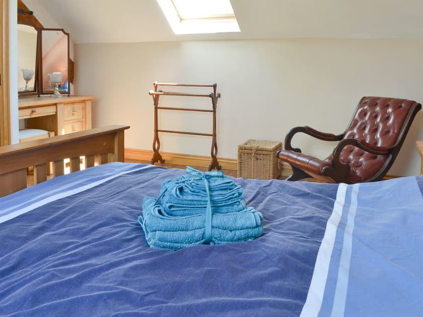 Comfortable double bedroom | Hen Dy Goits, Bodorgan