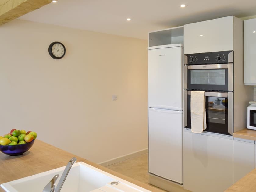 Fully appointed kitchen | Louisa’s Cottage, Priors Dean, near Petersfield