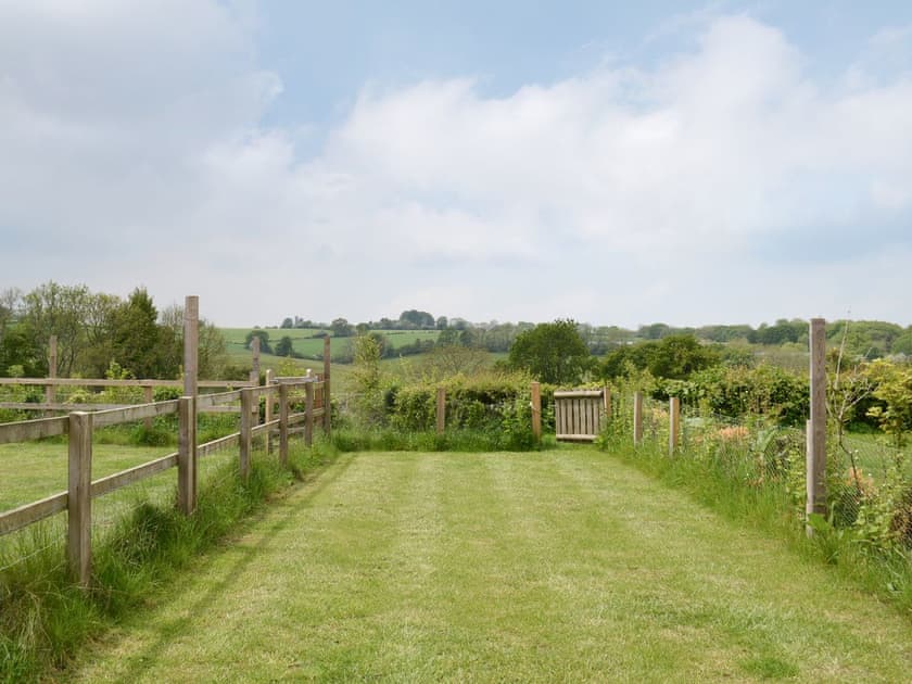 Lawned garden area | Louisa’s Cottage, Priors Dean, near Petersfield