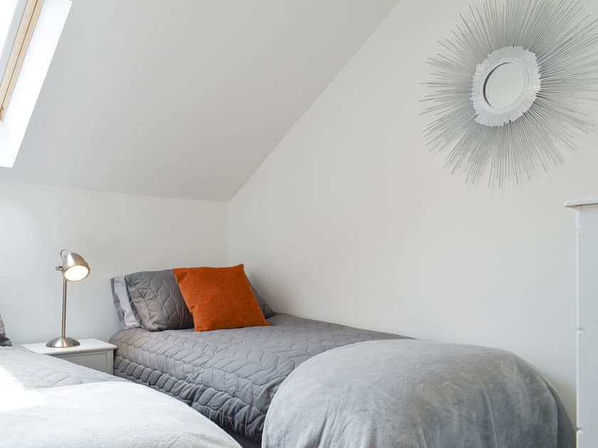 Light and airy twin bedroom | Perivale Lodge, near Lydney 