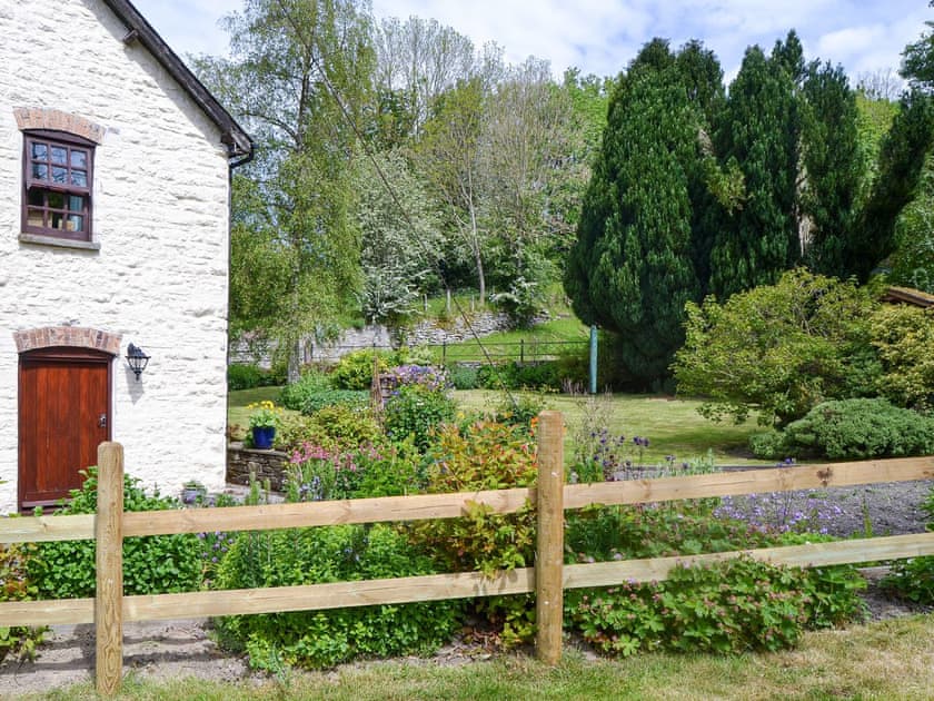 Wonderful garden area | The Oak, Newchurch, near Hay-on-Wye