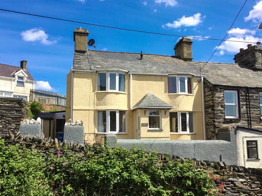 Bron Yr Aur In Beddgelert Near Porthmadog Gwynedd Book Online