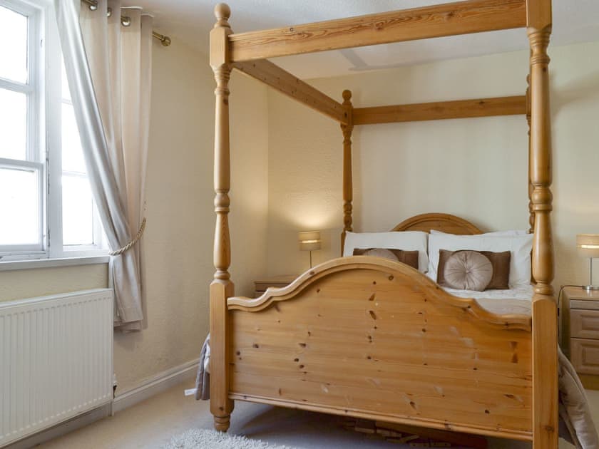Relaxing four poster bedroom | Belfrey House, York