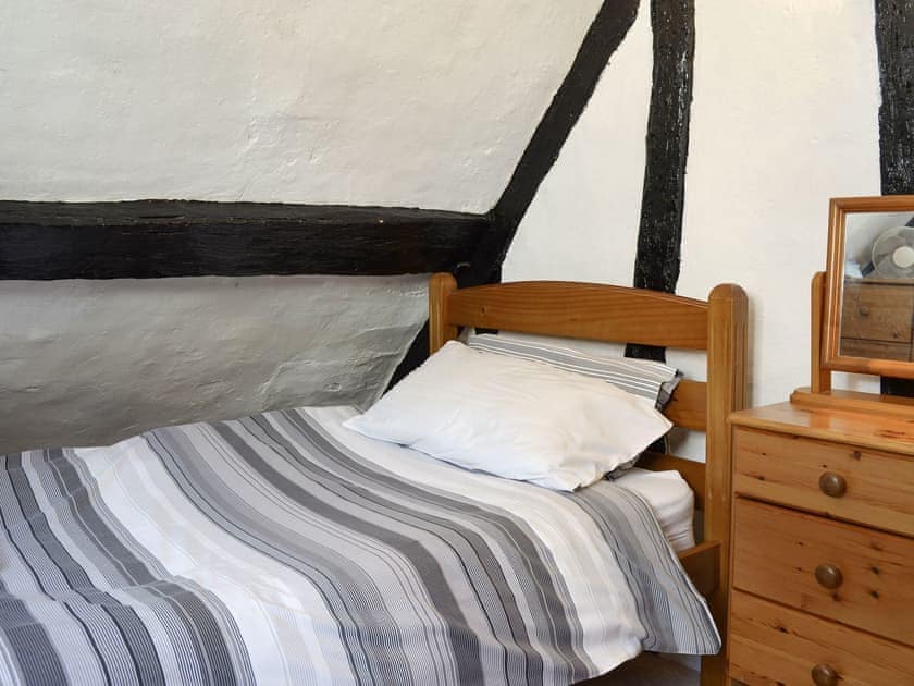 Upper floor twin bedroom | Belfrey House, York