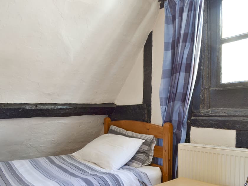 Cosy twin bedroom | Belfrey House, York