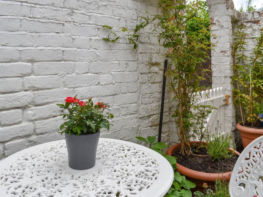 Sitting-out-area | Holme Cottage, Eastry, near Sandwich
