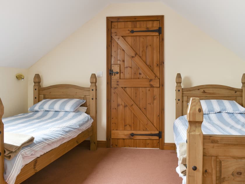 Comfortable twin bedroom  | Goose Cottage - Quinceborough Farm, Widemouth Bay, near Bude