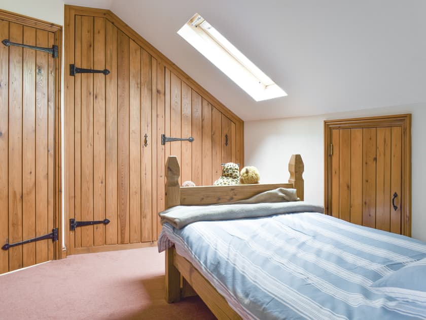 Good-sized twin bedroom  | Goose Cottage - Quinceborough Farm, Widemouth Bay, near Bude