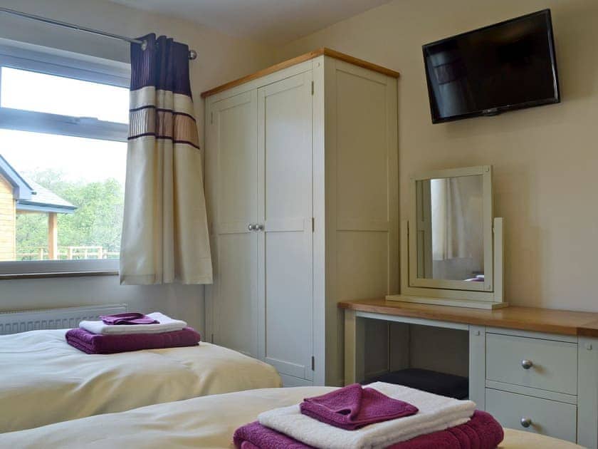 Charming twin bedroom | Woodland Lodge - Bryncoch Holidays, Hundred House, near Builth Wells